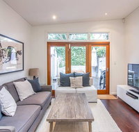 Stunning Townhouse- Quiet Street Close to CBD - Accommodation Rockhampton