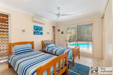 Stunning Waterfront Home With Pool - Sylvan Beach Esp, Bellara - Accommodation Rockhampton 2