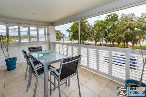 Stunning Waterfront Home With Pool - Sylvan Beach Esp, Bellara - Accommodation Rockhampton 1