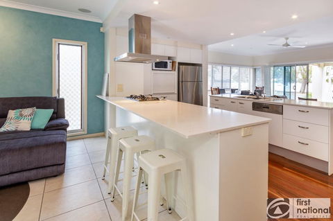 Stunning Waterfront Home With Pool - Sylvan Beach Esp, Bellara - Accommodation Rockhampton 3