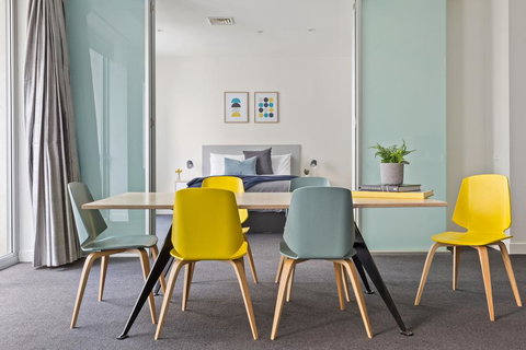 Stunning, Central Huge CBD Pad, Free WiFi, Netflix - Accommodation Rockhampton 0