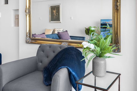 Stylish 2-Bed Apartment With Sweeping River Views - Accommodation Rockhampton 3