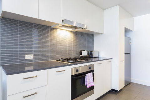 Stylish Apartment Minutes From City And Airport - Accommodation Rockhampton 3