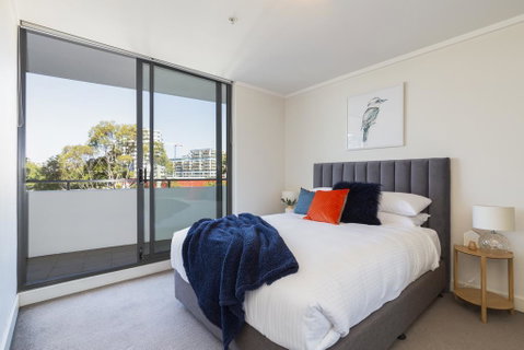 Stylish Apartment Minutes From City And Airport - Accommodation Rockhampton 1