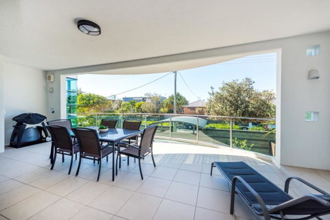 Stylish Beach Side Apartment - Unit 5 - 33 Lorikeet Drive - Accommodation Rockhampton 1
