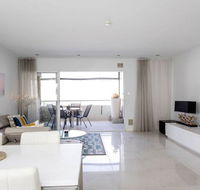 Stylish Executive Apartment With Balcony - Accommodation Rockhampton