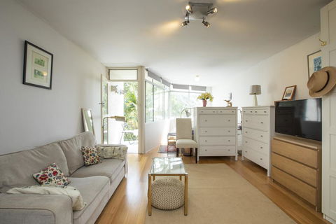 Sunlit Studio In The Trees, Walk To The Beach - Accommodation Rockhampton 0