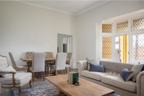 Sunny Apartment With Private Parking - Accommodation Rockhampton 0
