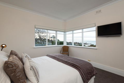 Sunrise At Penguin - Accommodation Rockhampton 3