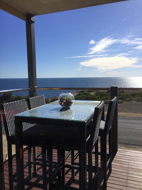 Sunset Cove Beach House - Accommodation Rockhampton 1