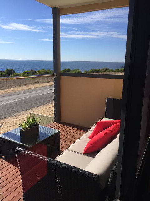 Sunset Cove Beach House - Accommodation Rockhampton 3