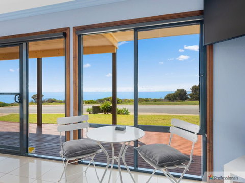 Sunset Cove Beach House - Accommodation Rockhampton 3