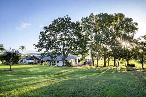 Sunset Retreat Airlie Beach Rural Getaway - Accommodation Rockhampton 1
