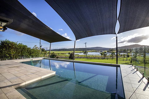 Sunset Retreat Airlie Beach Rural Getaway - Accommodation Rockhampton 2