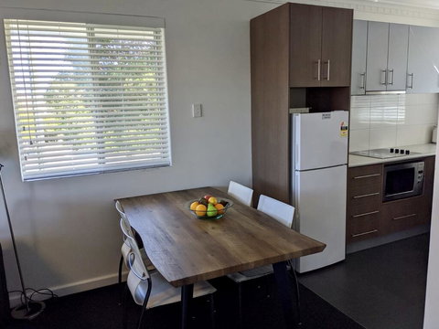 Superb 2 BR Apartment Minutes To CBD- Cen8 - Accommodation Rockhampton 2