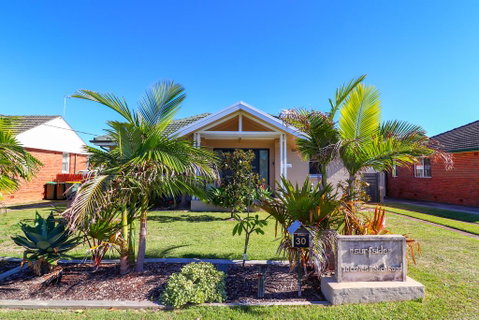 Surfside - Accommodation Rockhampton 0