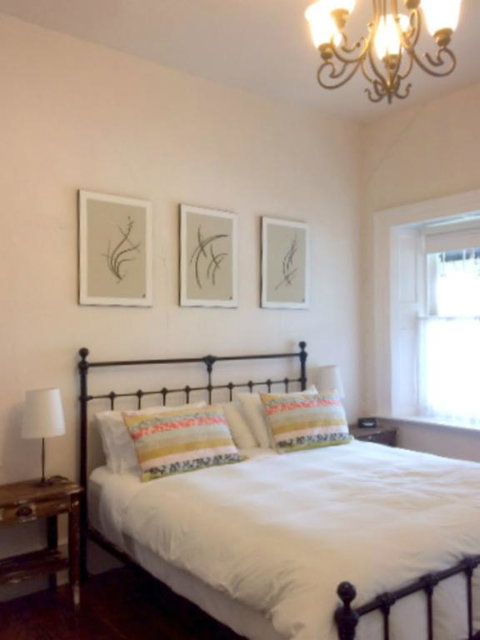 Surgeon's Cottage - Accommodation Rockhampton 3