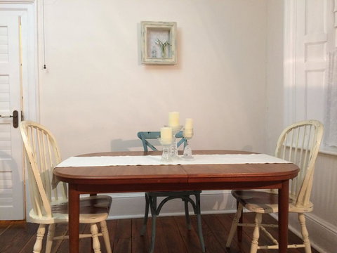 Surgeon's Cottage - Accommodation Rockhampton 2