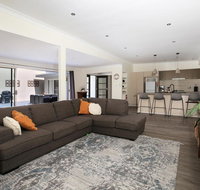Swanway - Pet Friendly - 10 Min Walk to Beach - Accommodation Rockhampton
