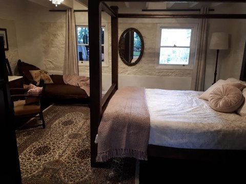 Tanilba House - Accommodation Rockhampton 1