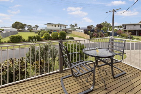 Tanjil - A Stroll From The Water In Paynesville - Accommodation Rockhampton 1