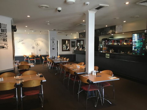 Taylors Hotel - Accommodation Rockhampton 2