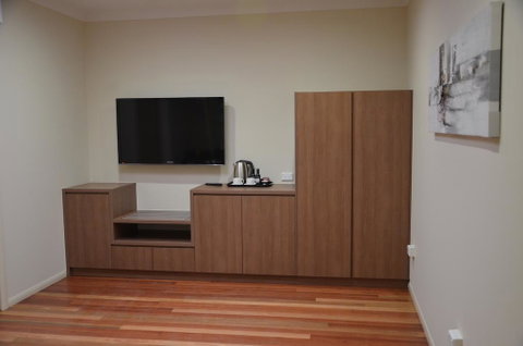 The Australian Hotel Motel - Accommodation Rockhampton 3