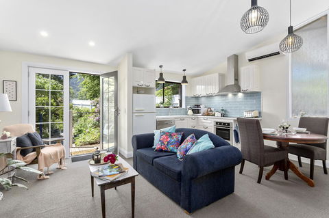 Birch Lane - Accommodation Rockhampton 0