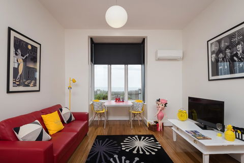Penguin Waterfront Escape - Accommodation Rockhampton 16