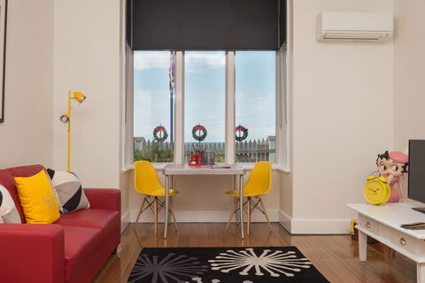 Penguin Waterfront Escape - Accommodation Rockhampton 15