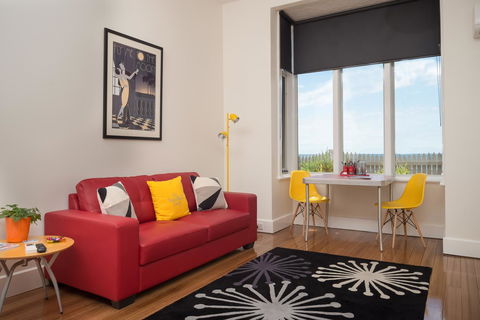 Penguin Waterfront Escape - Accommodation Rockhampton 18