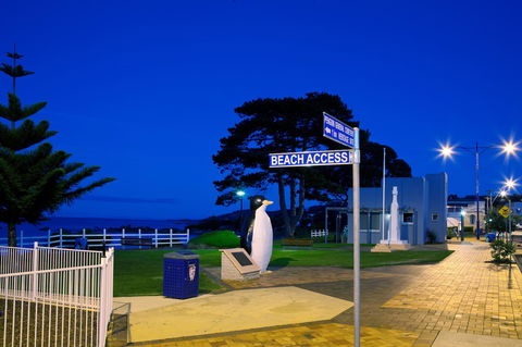 Penguin Waterfront Escape - Accommodation Rockhampton 2