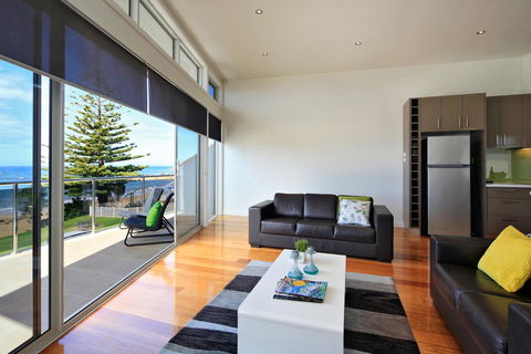 Penguin Waterfront Escape - Accommodation Rockhampton 10
