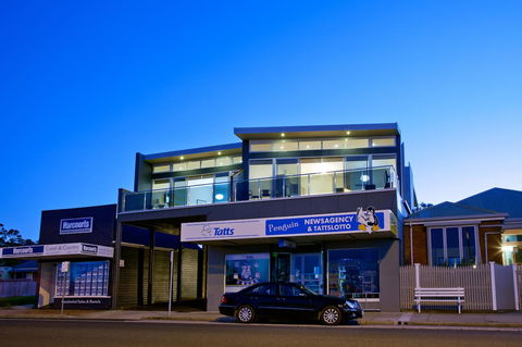Penguin Waterfront Escape - Accommodation Rockhampton 9