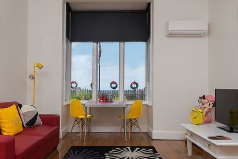 Penguin Waterfront Escape - Accommodation Rockhampton 14