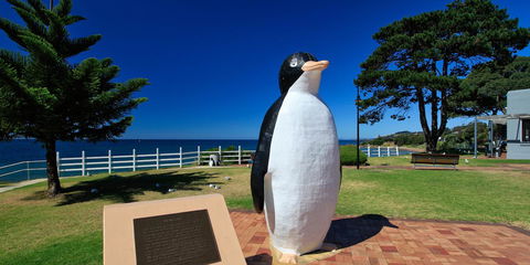Penguin Waterfront Escape - Accommodation Rockhampton 4