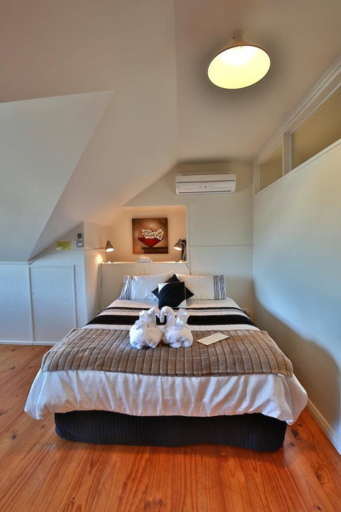 Stamps Of Stanley - Accommodation Rockhampton 9