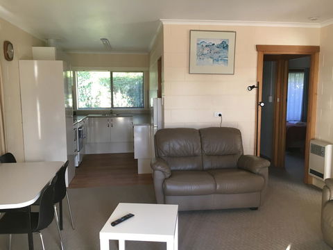 Willaway Motel Apartments - Accommodation Rockhampton 2