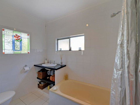 Bridge View Retreat - Accommodation Rockhampton 38