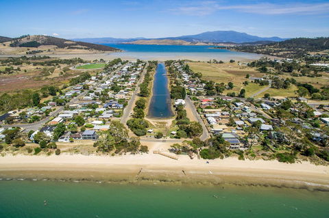 Aqua Beachfront! - Accommodation Rockhampton 18