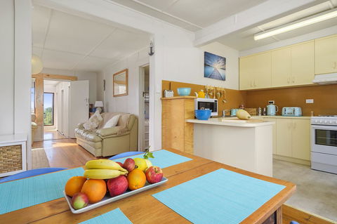 Aqua Beachfront! - Accommodation Rockhampton 5