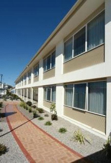 Edgewater Hotel - Accommodation Rockhampton 0