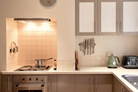 Lotus Gogh Apartment - Accommodation Rockhampton 9