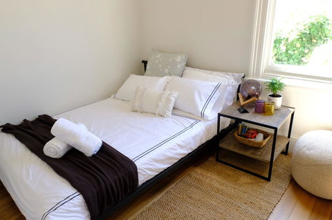 White House - Accommodation Rockhampton 8