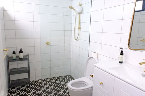White House - Accommodation Rockhampton 1
