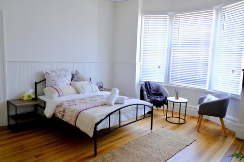 White House - Accommodation Rockhampton 14