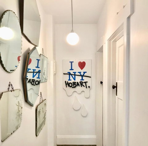 Devine Stays - Rupert #1 NOHO Art Apartment - Accommodation Rockhampton 3