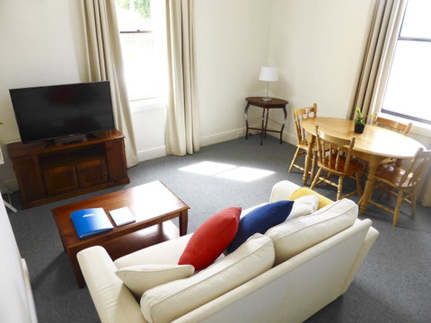 338 On Murray - Accommodation Rockhampton 0