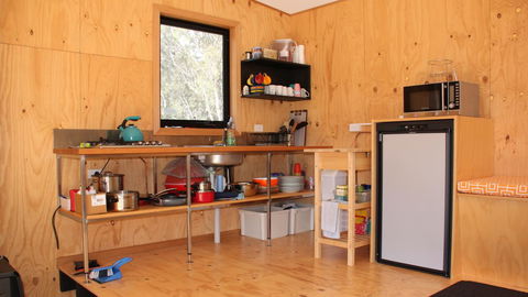 BAY OF FIRES ECO HUT Off Grid Experience At Binalong Bay - Accommodation Rockhampton 9