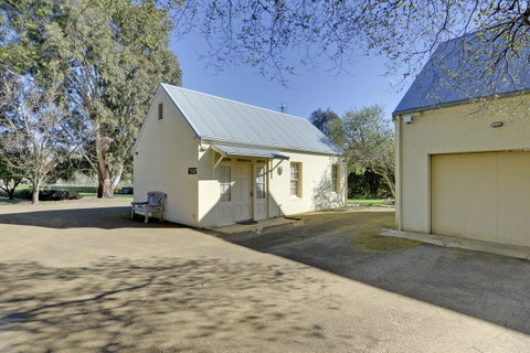 The Mill House Cottage - Accommodation Rockhampton 4